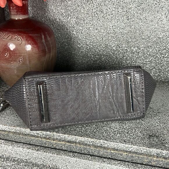 Forever 21 Gray Faux Textured Leather Hard Pouch Clutch Wristlet - Picture 3 of 6